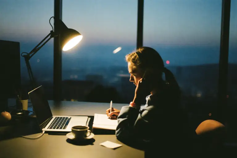 Booking Across Time Zones: The EA’s Guide to Global Meeting Logistics