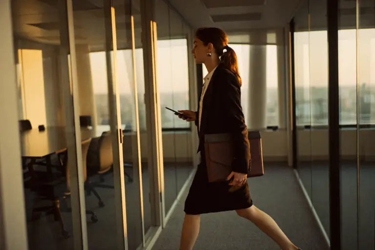 Booking Meeting Rooms Across Global Offices: Inside the HybridHero EA Dashboard